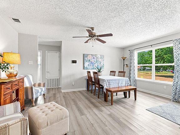 4th image of 304 Primrose Ln