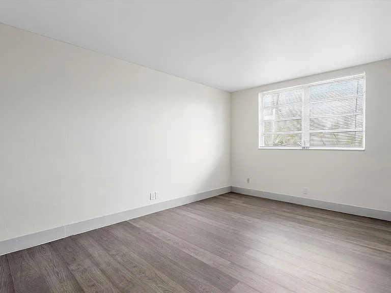 1715 N 16th Ave #115 — Photo 40