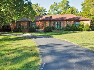 5423 S Woodcliffe Dr, Springfield, MO 65804