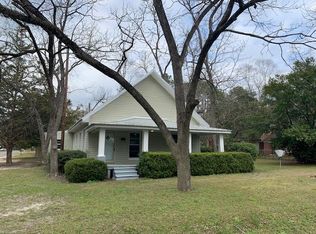 315 W Roanoke Dr, Fitzgerald, GA 31750