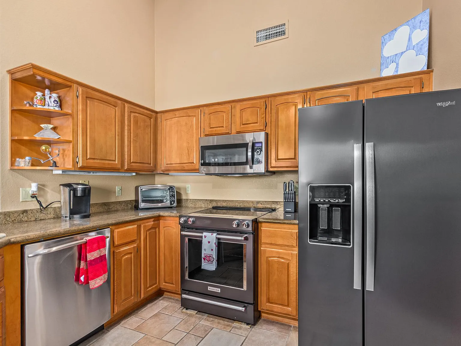 3 bed, 1781 sqft, $2,395 — Photo 3