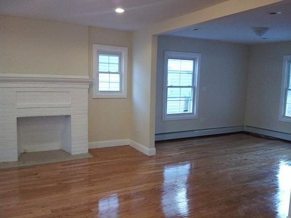 4th image of 10524 Farmers Blvd