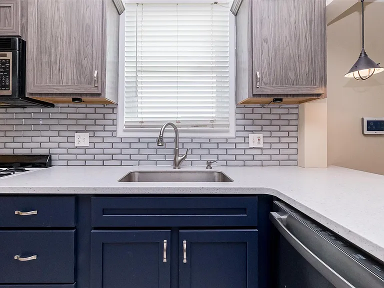 2742 Inman St — Photo 5