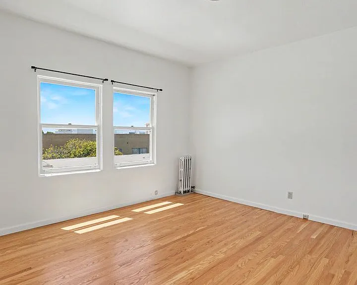 611 E 20th St #202 — Photo 15