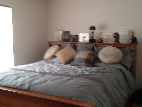 Middle rm  CA king bed