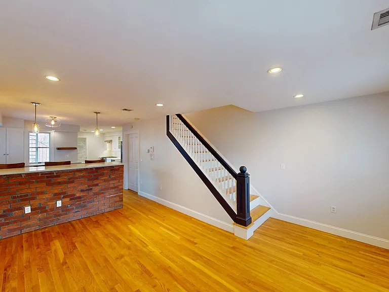 214 W 7th St #2L — Photo 9