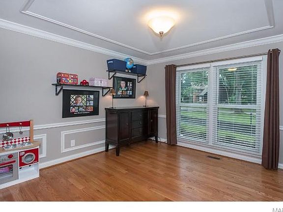 3rd image of 323 Ladue Lake Dr