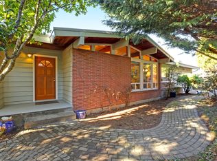 8700 SW White Ct, Portland, OR 97225