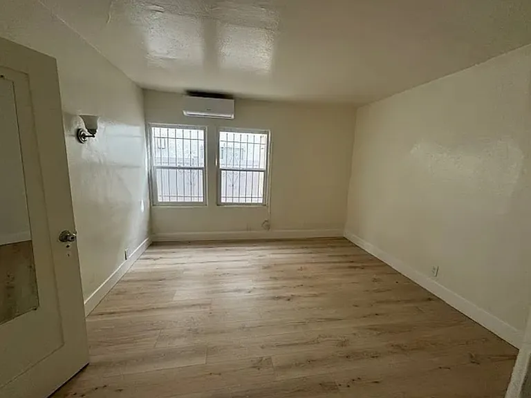 2340 N Cahuenga Blvd #B — Photo 1