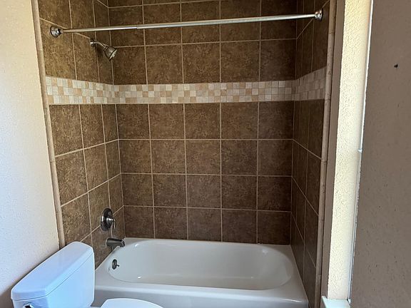 5th image of 2816 Castleford Dr