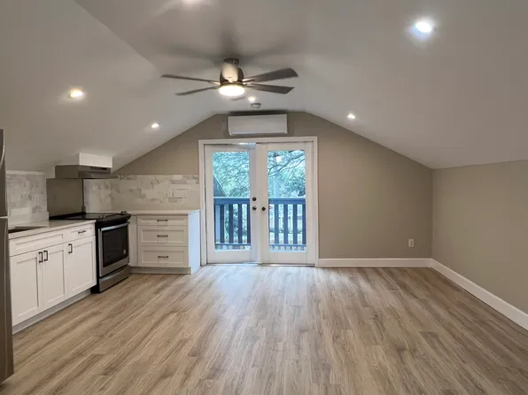 846 1/2 8th St S, Saint Petersburg, FL 33701