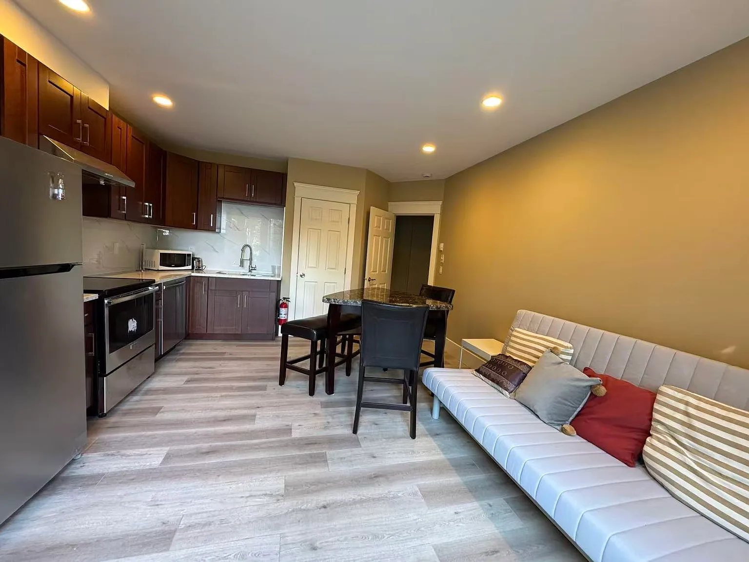 1 bed, 500 sqft, $2,350 — Photo 4