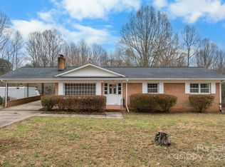 925 37th St SW, Hickory, NC 28602