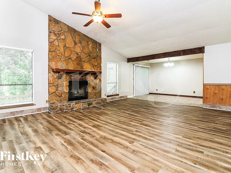 446 Ridgetop Dr NW — Photo 3