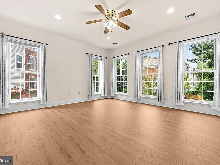 2392 Brookmoor Ln — Photo 10