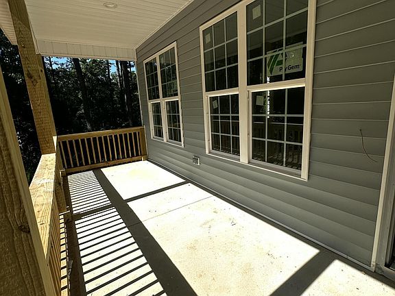 3rd image of 736 Jasmine Rd