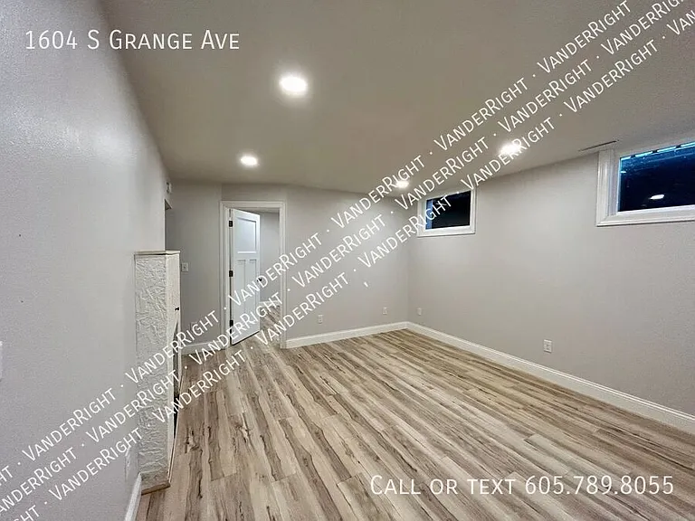 1604 S Grange Ave — Photo 7