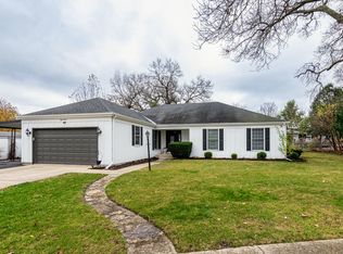 815 Carlton Dr, Elgin, IL 60120