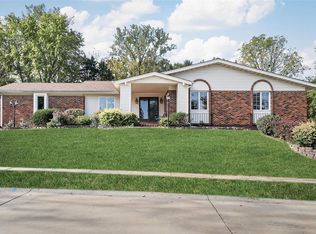 716 Guenevere Dr, Ballwin, MO