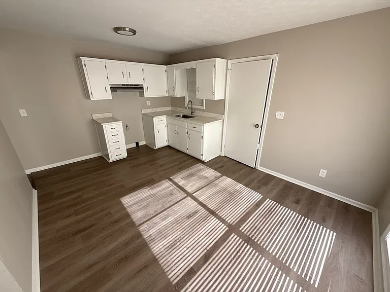 1401 Coffee Ct — Photo 3