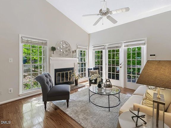 5th image of 7 Kingsmount Ct