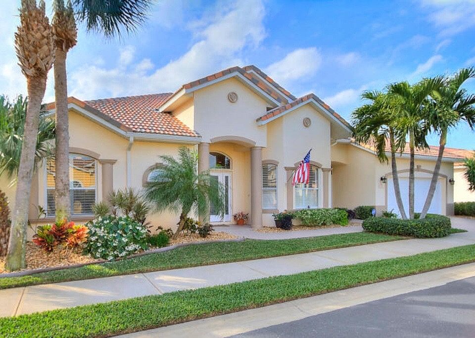 1st image of 215 Captiva Ct