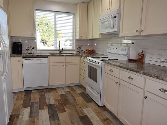 4th image of 537 Evergreen Ln