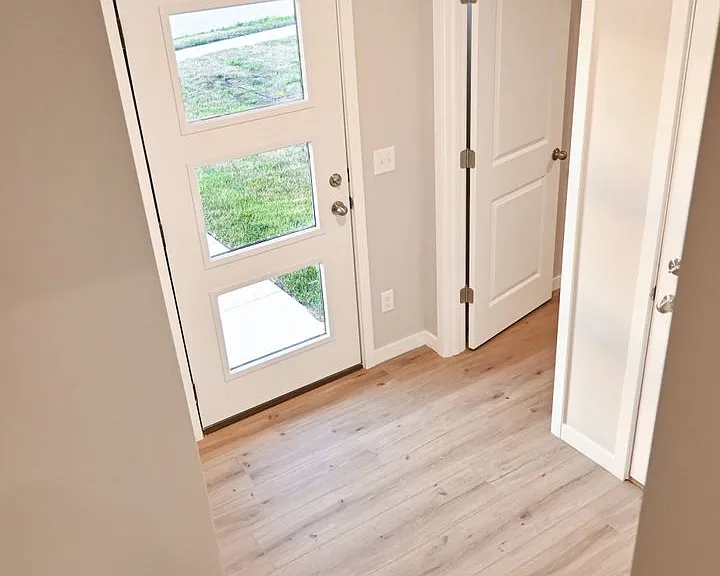 3431 Glenbrook Cir S — Photo 25