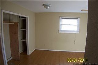 4th image of 106 W 39th St