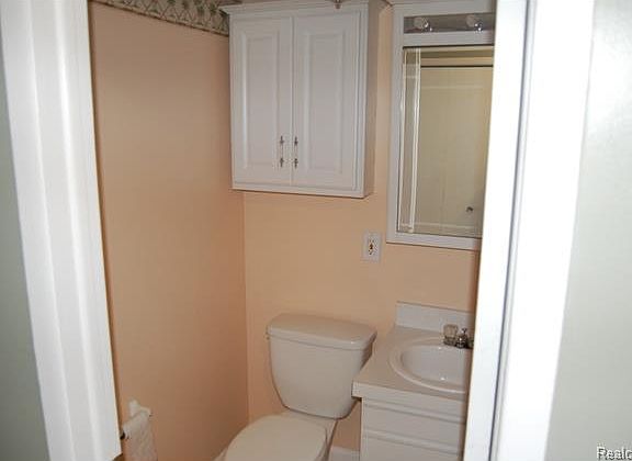 5th image of 15693 Dupage Blvd