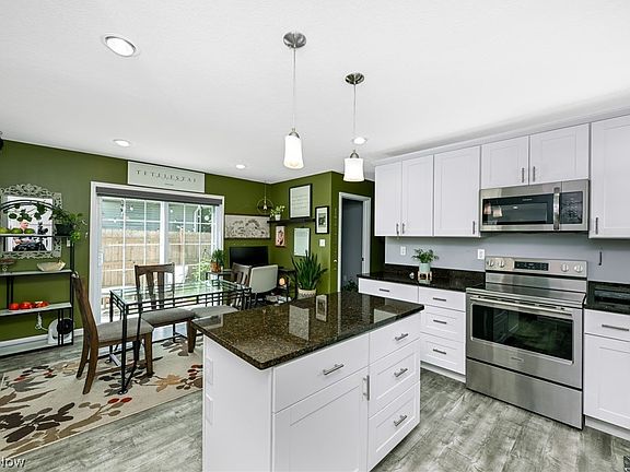 3rd image of 246 Columbine Ave