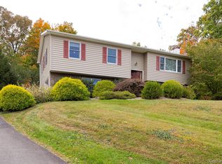 15 Heather Ct, Fishkill, NY 12524