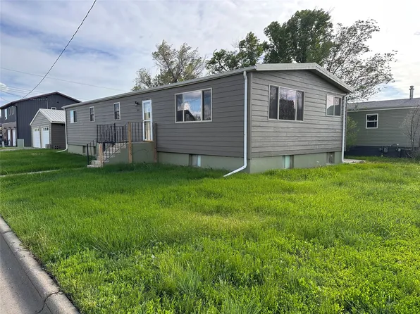 305 S 8th St E, Baker, MT 59313