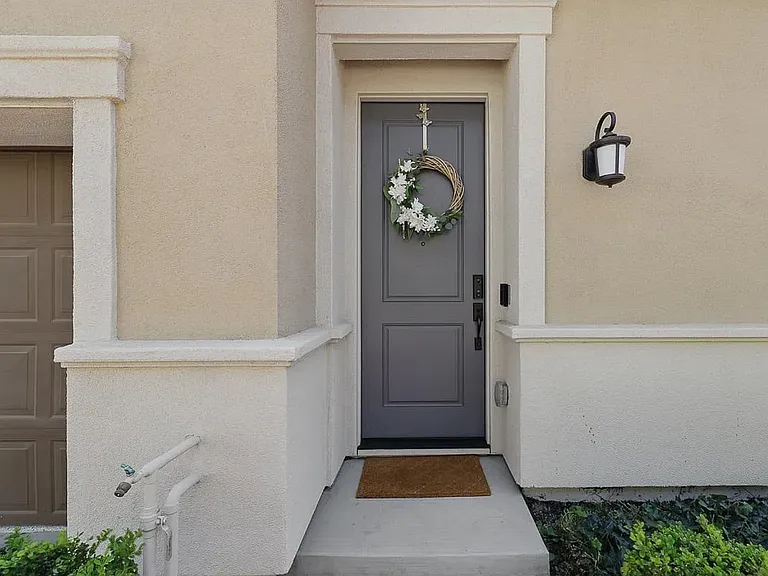 410 E Redberry Pl — Photo 2