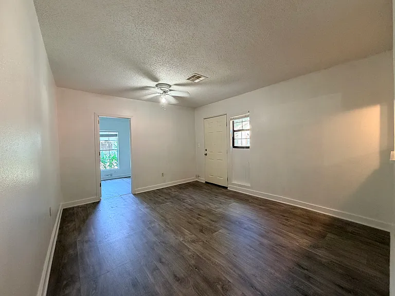 146 Davis St #A — Photo 2