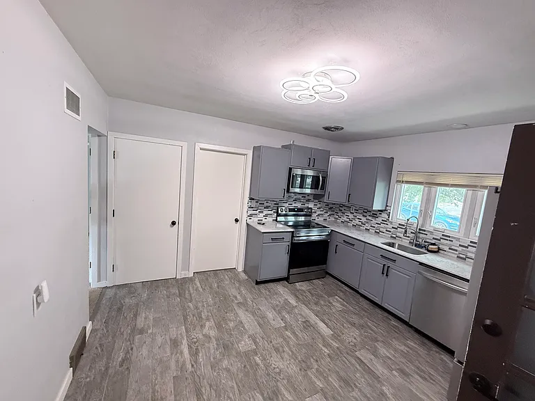 1830 Laubach Ave — Photo 7