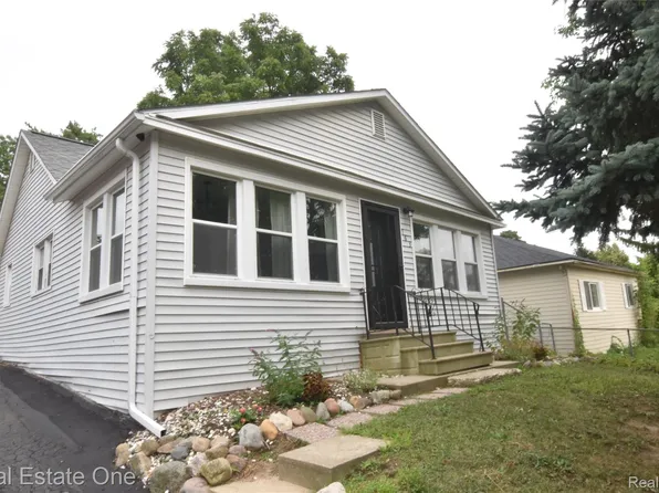 763 S Winding Dr, Waterford, MI 48328