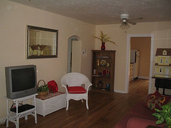 hardwood flrs throughout