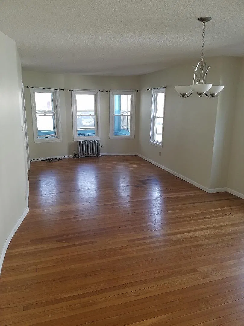3 bed, 1080 sqft, $2,000 — Photo 1