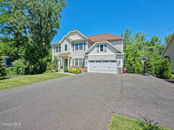 84 Fiddlers Lane, Latham, NY 12110