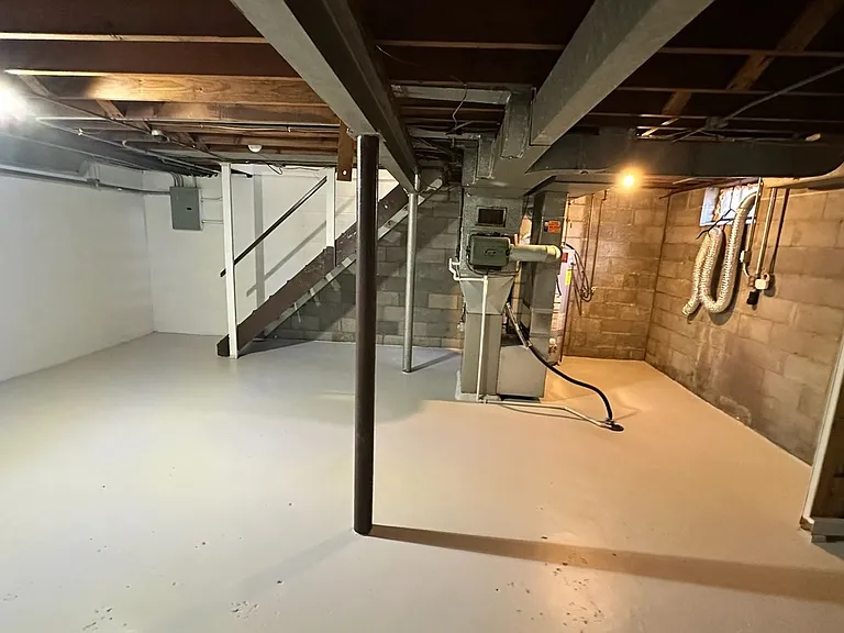 1409 Vinton St — Photo 8