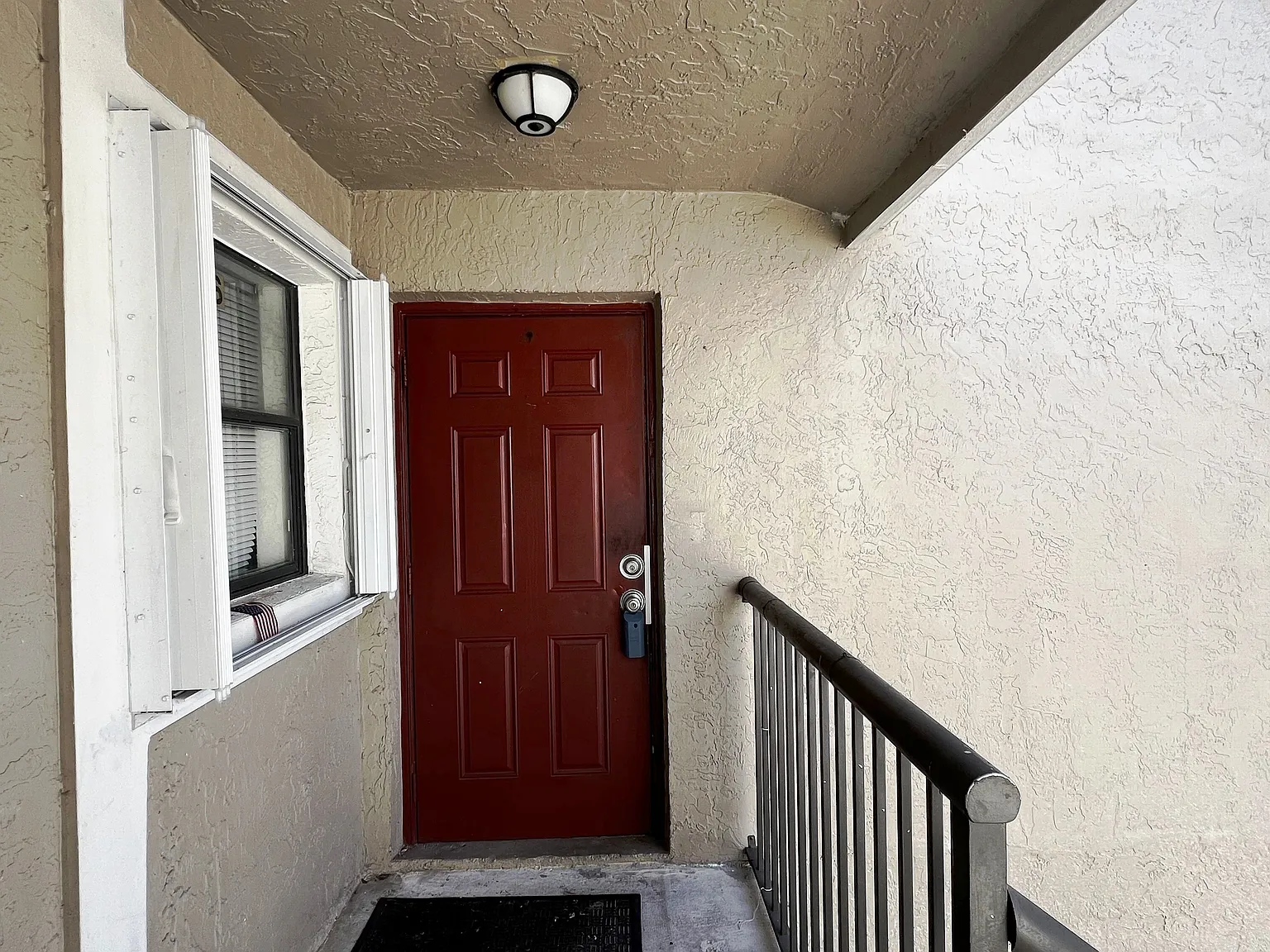 3 bed, 1332 sqft, $2,500 — Photo 3