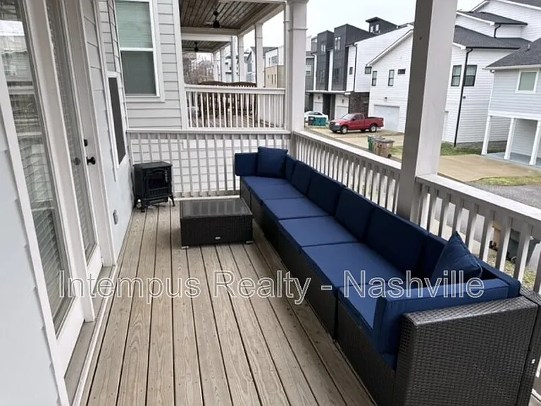928 Southside Pl — Photo 17