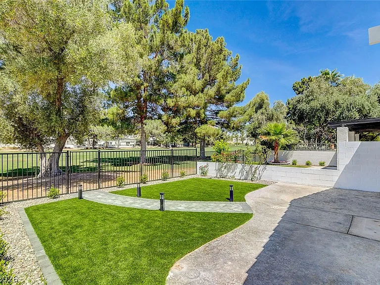 2999 Bel Air Dr — Photo 36