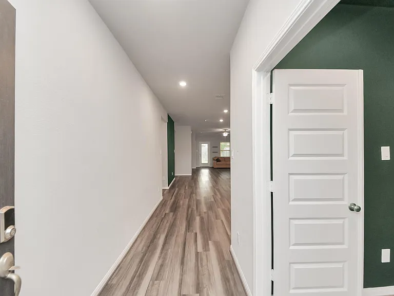 518 Ellwood Terrace Ln — Photo 3