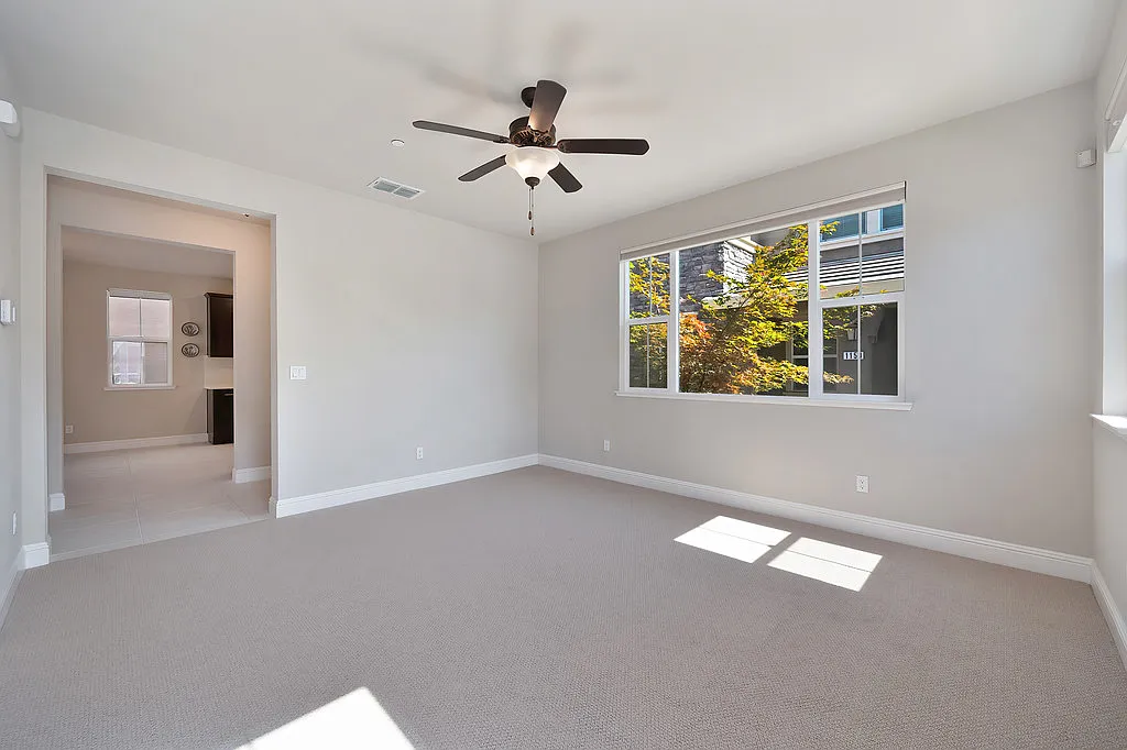 3 bed, 2.5 bath, 1684 sqft, $3,100 — Photo 2