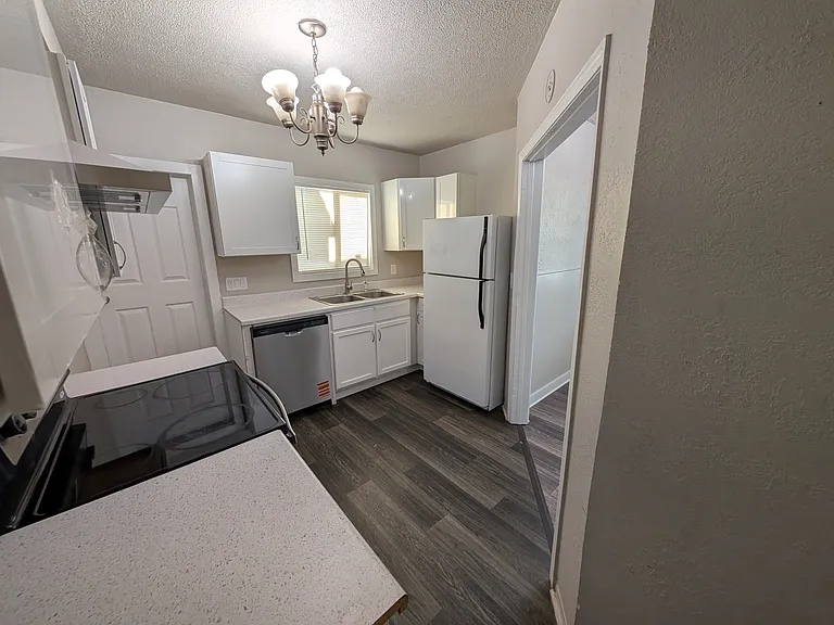1930 Lana Ave NE — Photo 10