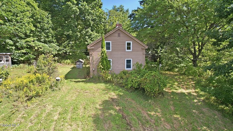 3rd image of 674 Dunbar Road