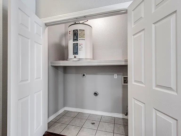 2500 S University Dr — Photo 9