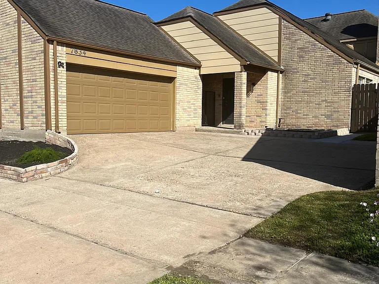 7834 Oakington Dr — Photo 2
